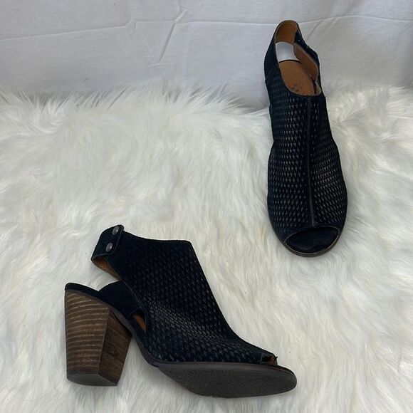 Vince Camuto Black Perforated Suede Peep Toe Slingback Heels Sz 9 - Picture 1 of 6